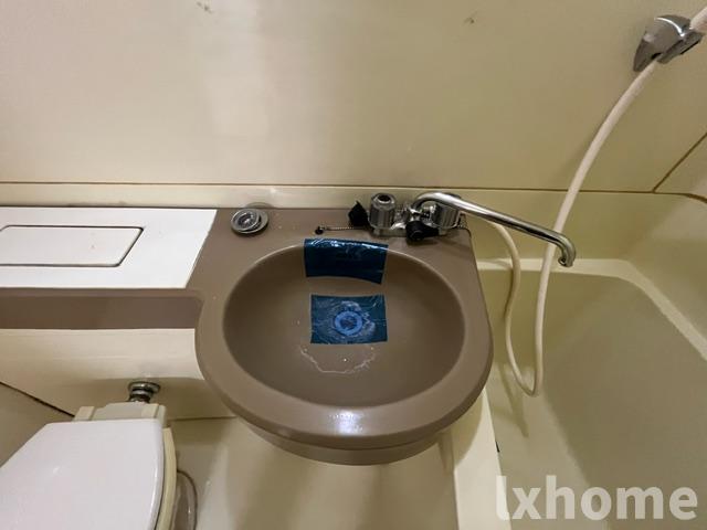 洗面設備　ゆったりとスペースのある洗面所