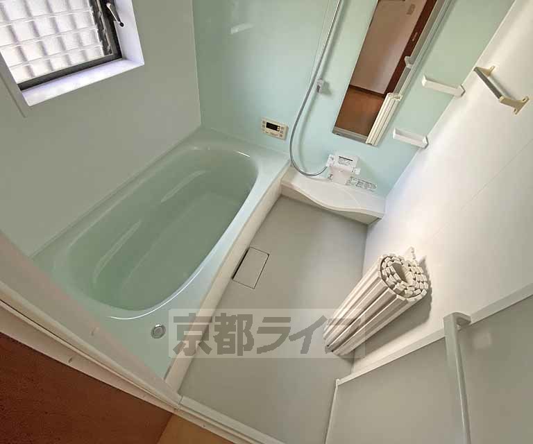 バス・シャワールーム　広々とした浴室です。