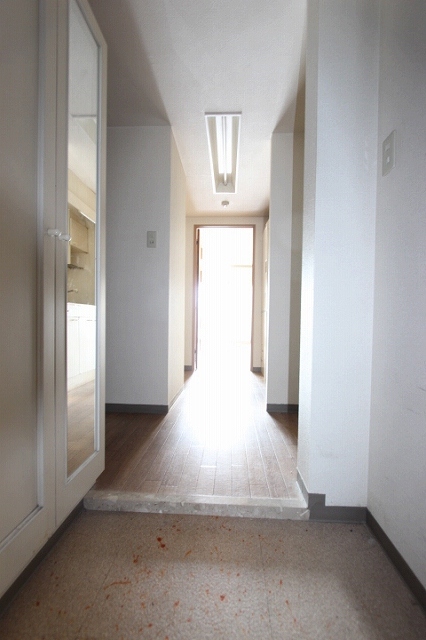 玄関　同物件、別号室のものです。