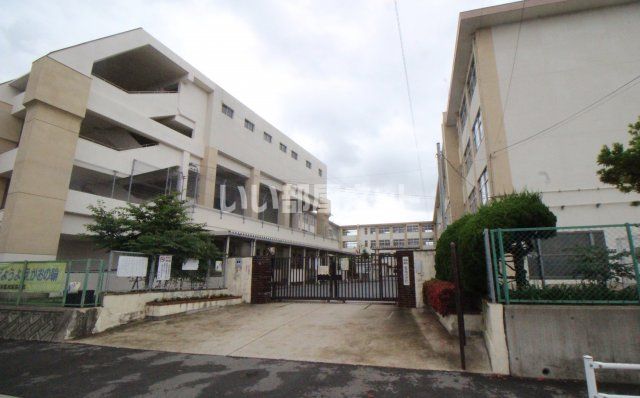 小学校　福岡市立賀茂小学校（小学校）まで472m