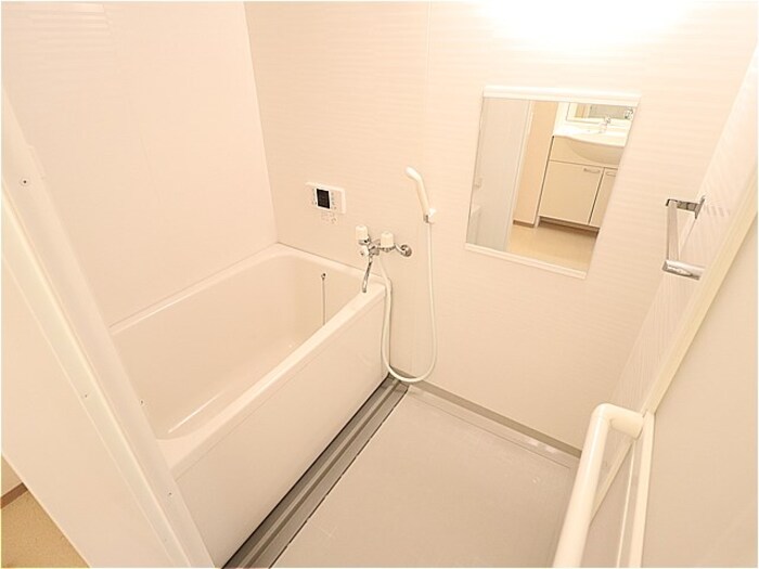 バス・シャワールーム　追い焚き給湯式浴室