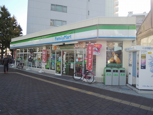 コンビニ　ファミリーマート「川崎貝塚1丁目店」（コンビニ）まで296m
