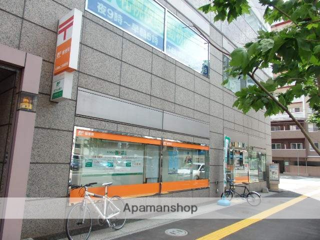 郵便局　札幌南二条郵便局（郵便局）まで245m