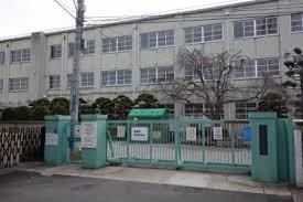 小学校　高槻市立大冠小学校（小学校）まで965m