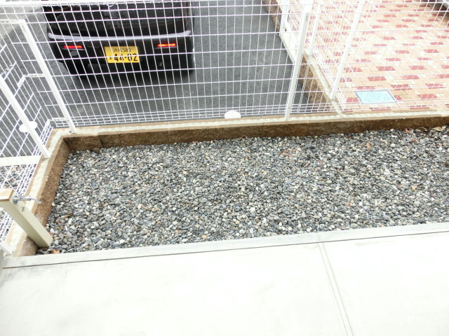 バルコニー　専用庭で水道もついています。