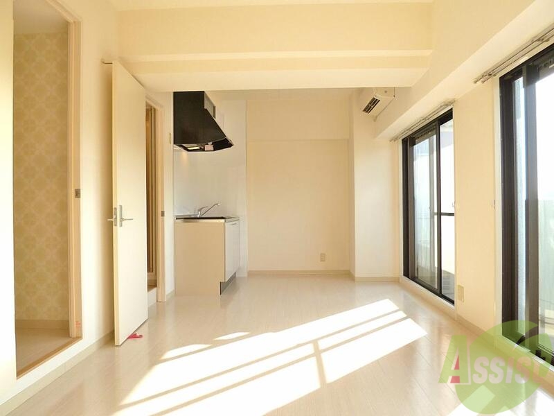 居室・リビング　フローリングもピカピカです。８帖の広々リビングです。