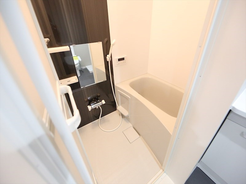 バス・シャワールーム　浴室暖房乾燥機付　追い焚き・オートバス機能付お風呂