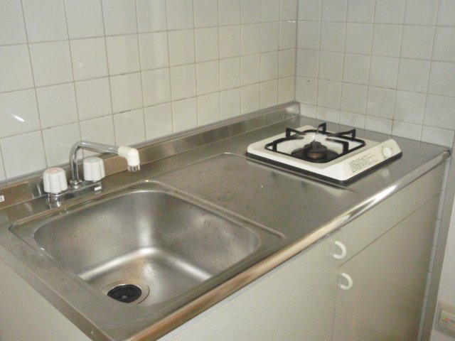 キッチン　同物件別号室の写真です。