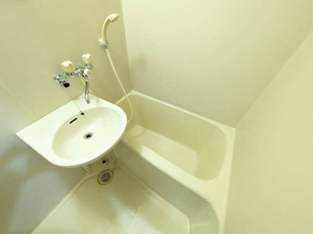 バス・シャワールーム　同物件別号室の写真です。