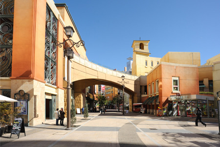 ショッピングセンター　ＬＡ ＣＩＴＴＡＤＥＬＬＡ（ショッピングセンター）まで440m