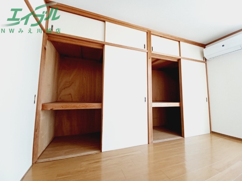 収納　別部屋反転参考写真です。