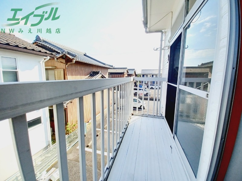 バルコニー　別部屋反転参考写真です。