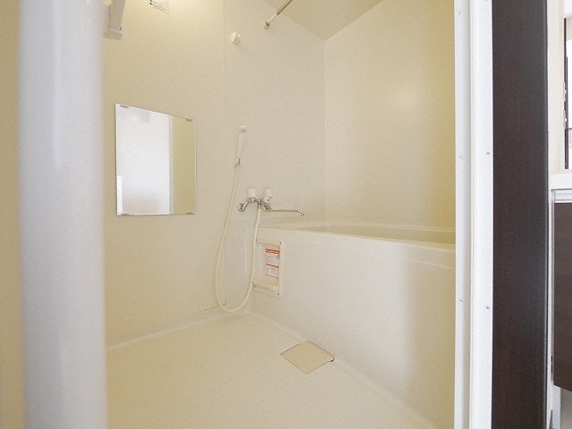 バス・シャワールーム　同物件、別室のお写真です。