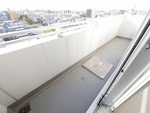 バルコニー　同物件、別室のお写真です。