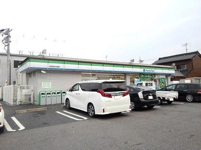 コンビニ　ファミリーマート（コンビニ）まで90m