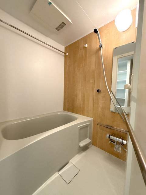 バス・シャワールーム　※別室参考写真（内装色が変更になる可能性あり）