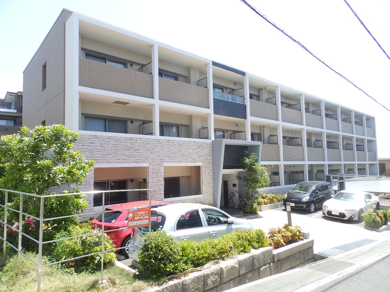 建物外観　閑静な住宅街ですよ