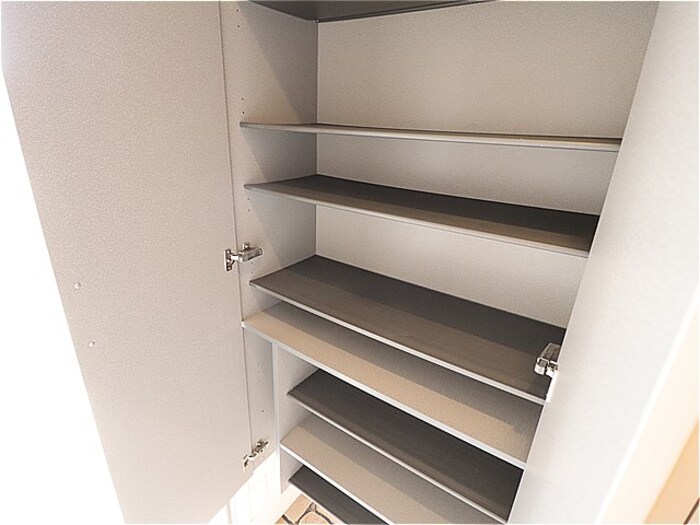 玄関　トールタイプの姿見付シューズボックス