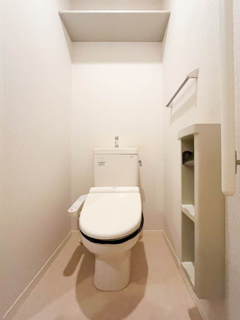トイレ　トイレです。（ウォシュレット付き）