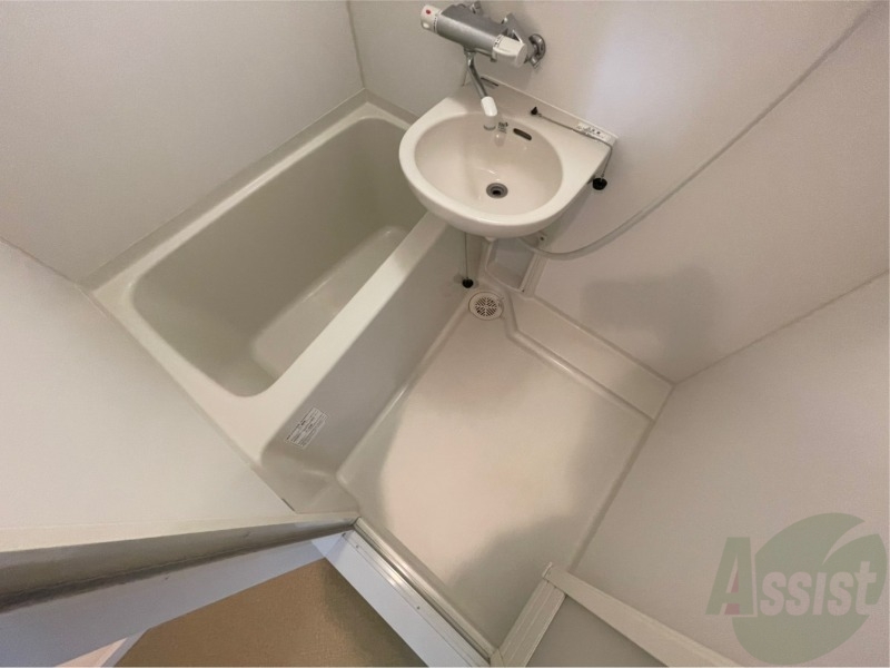 バス・シャワールーム　お風呂になります。一日の疲れを癒してくださいね。