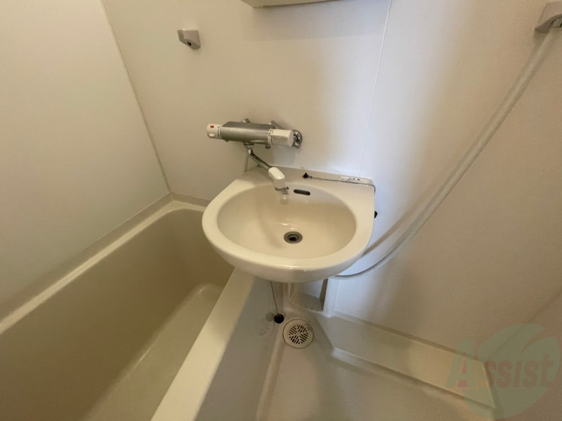 洗面設備　こちらに洗面台があります。朝の洗顔はこちらで。
