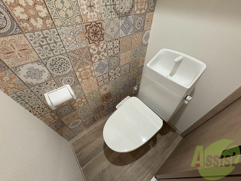 トイレ　こちらはトイレになります。ウォシュレット機能付です。