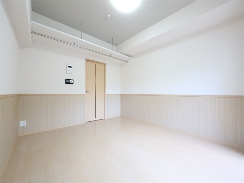 その他部屋・スペース　洋室8.5帖　2面採光　エアコン完備　バルコニー