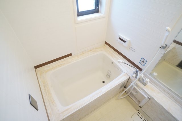 バス・シャワールーム　コンパクトで使いやすいお風呂です