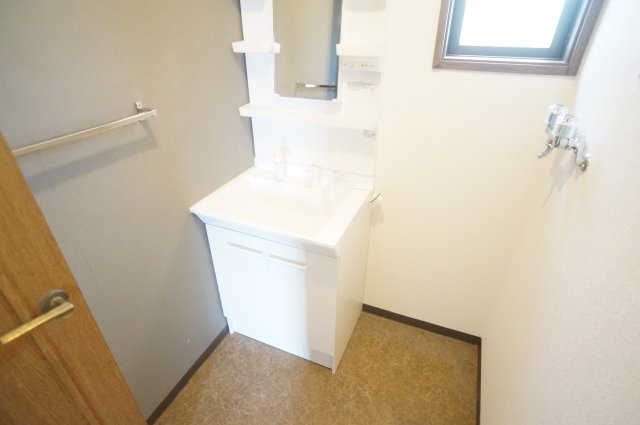 洗面設備　脱衣スペースもあります