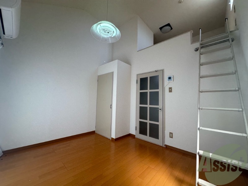 その他部屋・スペース　ベッドを置いても広々使えそうな寝室スペースですね。