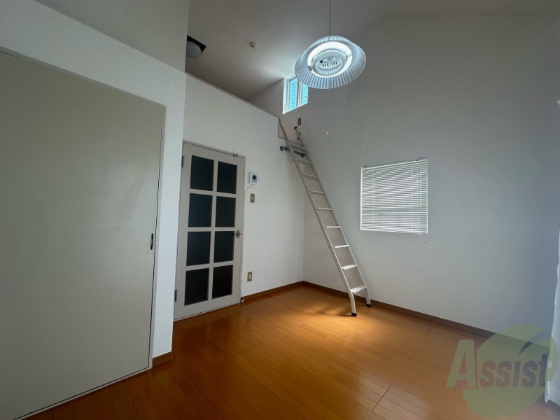 居室・リビング　陽当たりが良く、広々として過ごしやすそうです。