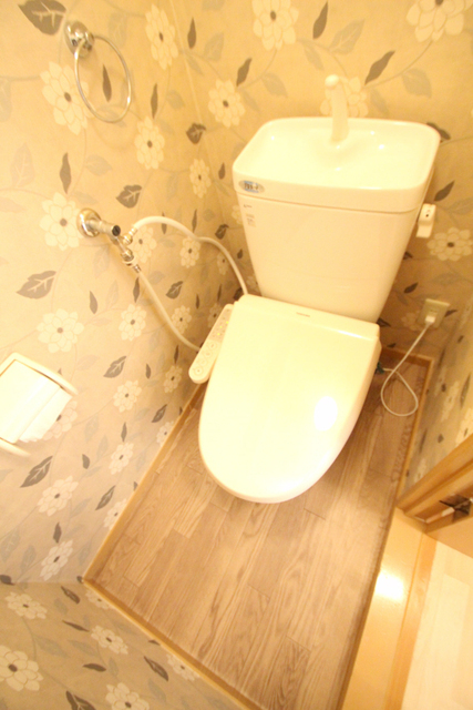 トイレ　※別室の参考写真の為、現況優先です。