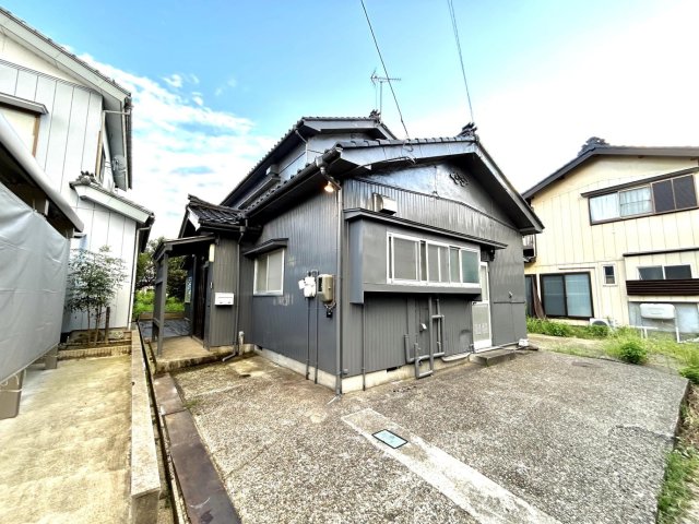 建物外観　塗りたての為、すごくきれいな外壁をしています！