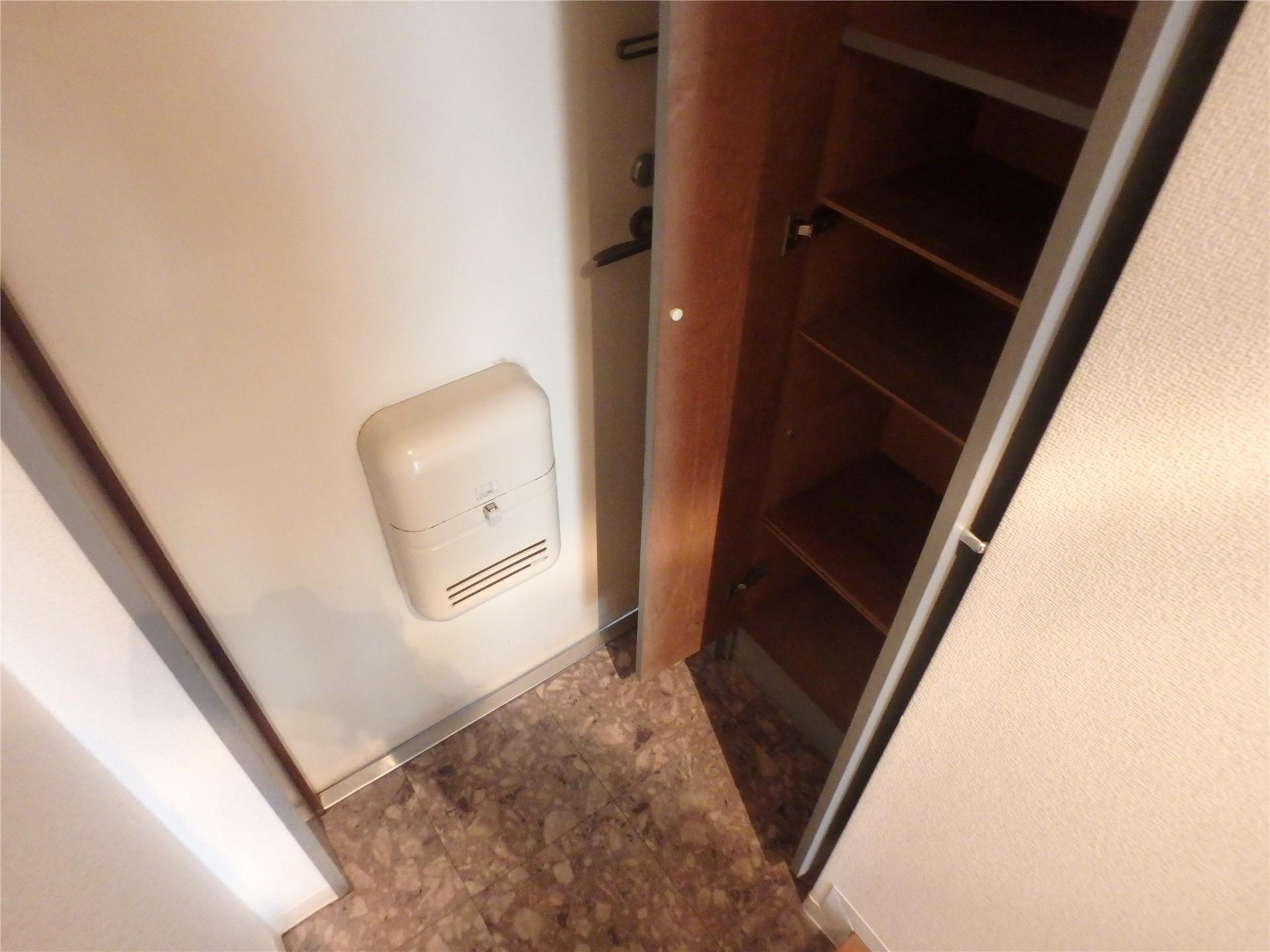 玄関　シューズボックス付きの玄関です