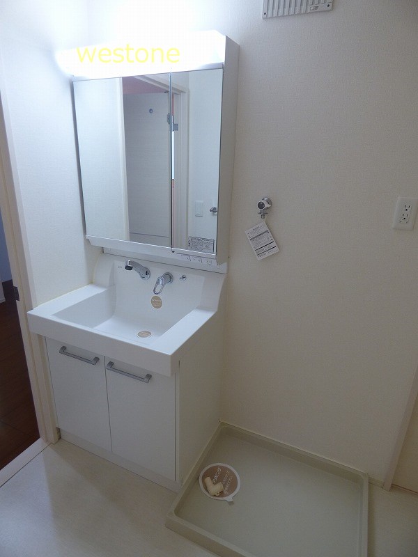 洗面設備　洗面スペースもゆったりしています