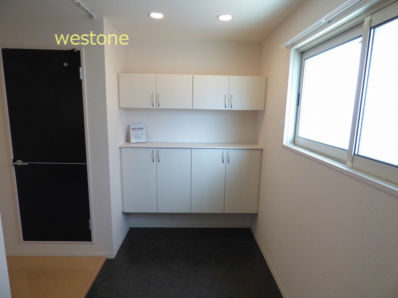 玄関　玄関も広々しています