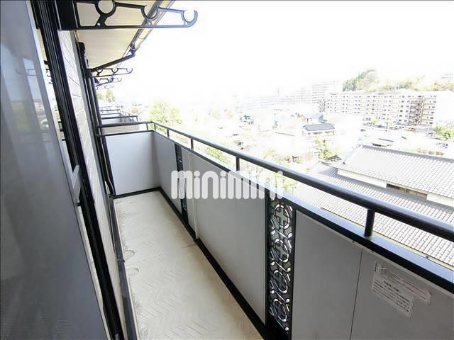 バルコニー　ベランダには２部屋から出入りできます。