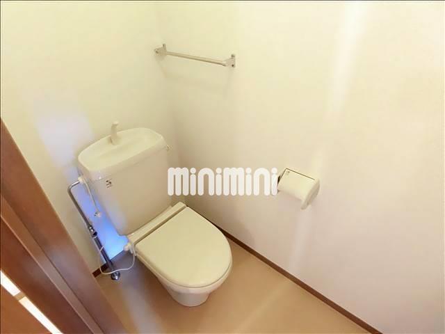 トイレ　トイレは暖房便座になっています。