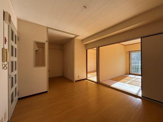 居室・リビング　ダイニングキッチン約９．７帖