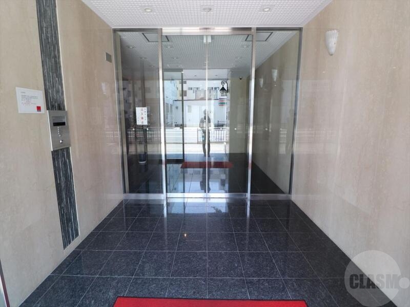 エントランス　オートロック付きで安心