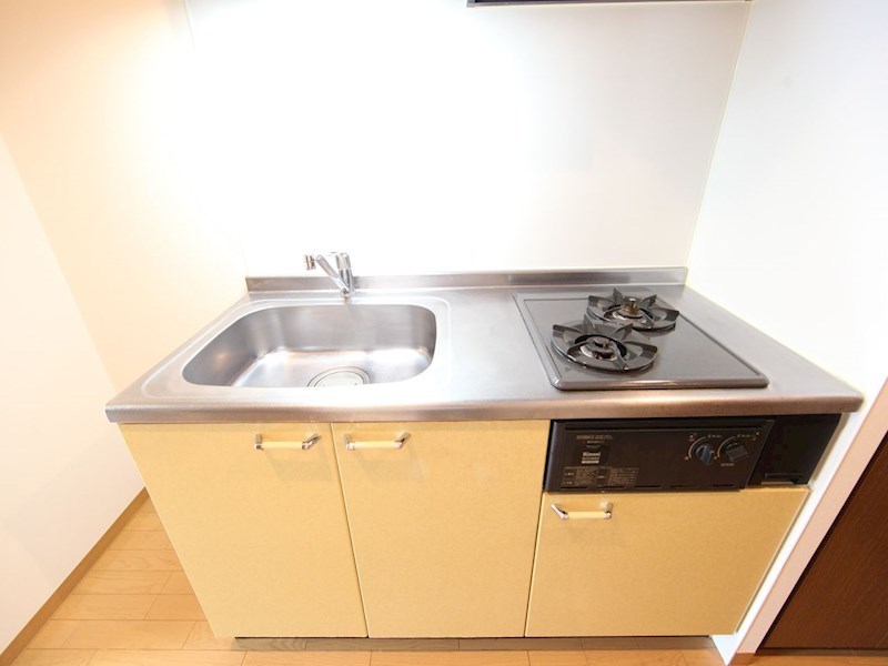 キッチン　システムキッチン（ガス2口）冷蔵庫・レンジ等ご用意できます