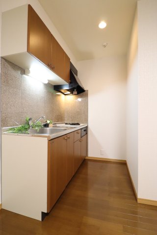 キッチン　別部屋の写真です。 現況優先。