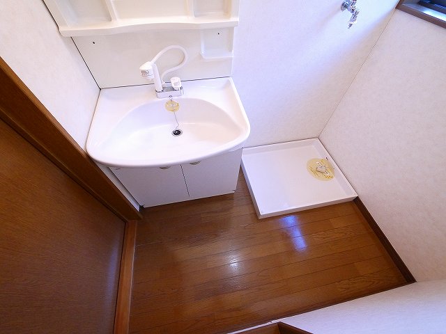 洗面設備　ゆったりとスペースのある洗面所