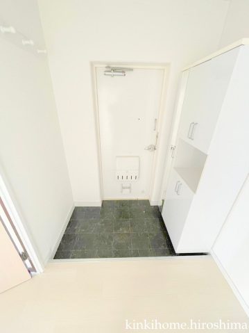 玄関　写真は別のお部屋です。※現況を優先します