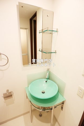 洗面設備　清潔感ある独立洗面台で毎日気持ちよく♪