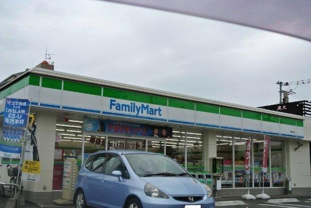 コンビニ　ファミリーマート（コンビニ）まで500m