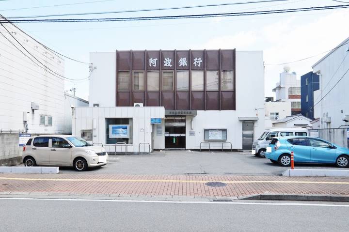 銀行　阿波銀行蔵本支店（銀行）まで444m