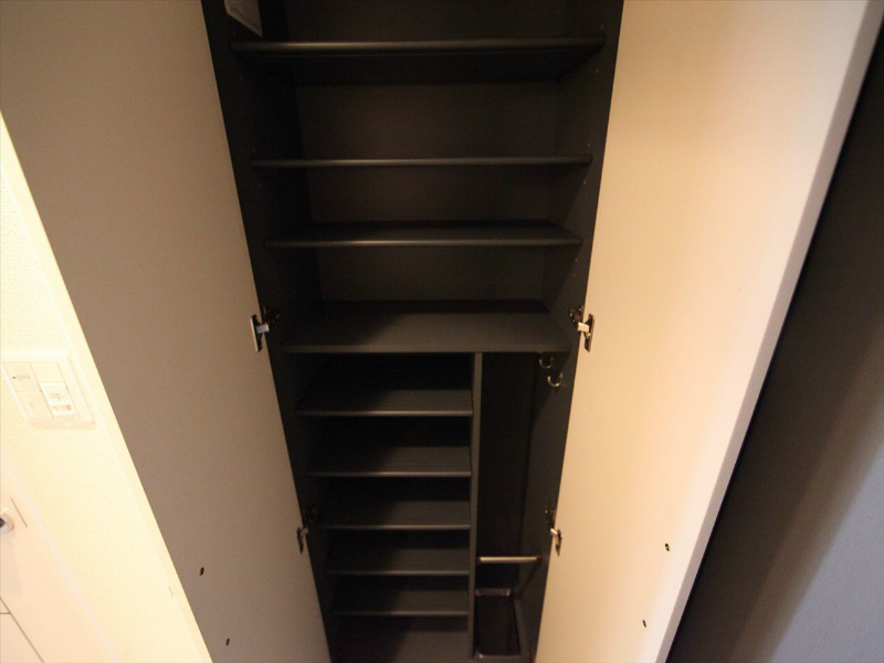 玄関　玄関　シューズボックス（収納充実）姿鏡付　玄関ダブルロック