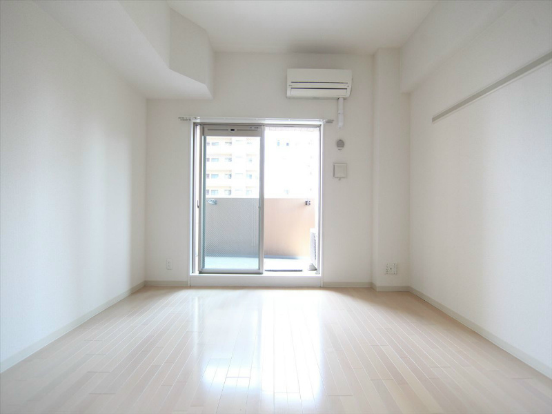 バルコニー　洋室9.2帖　エアコン完備　バルコニー