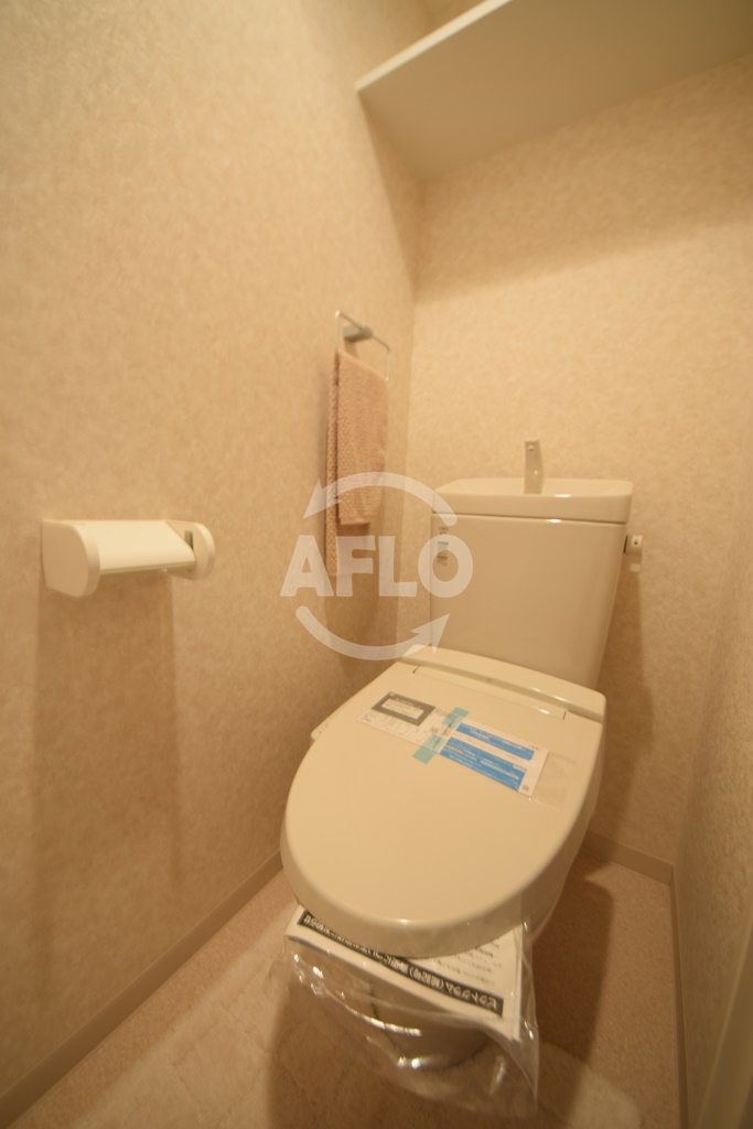 トイレ　Luxe難波西II　温水洗浄便座